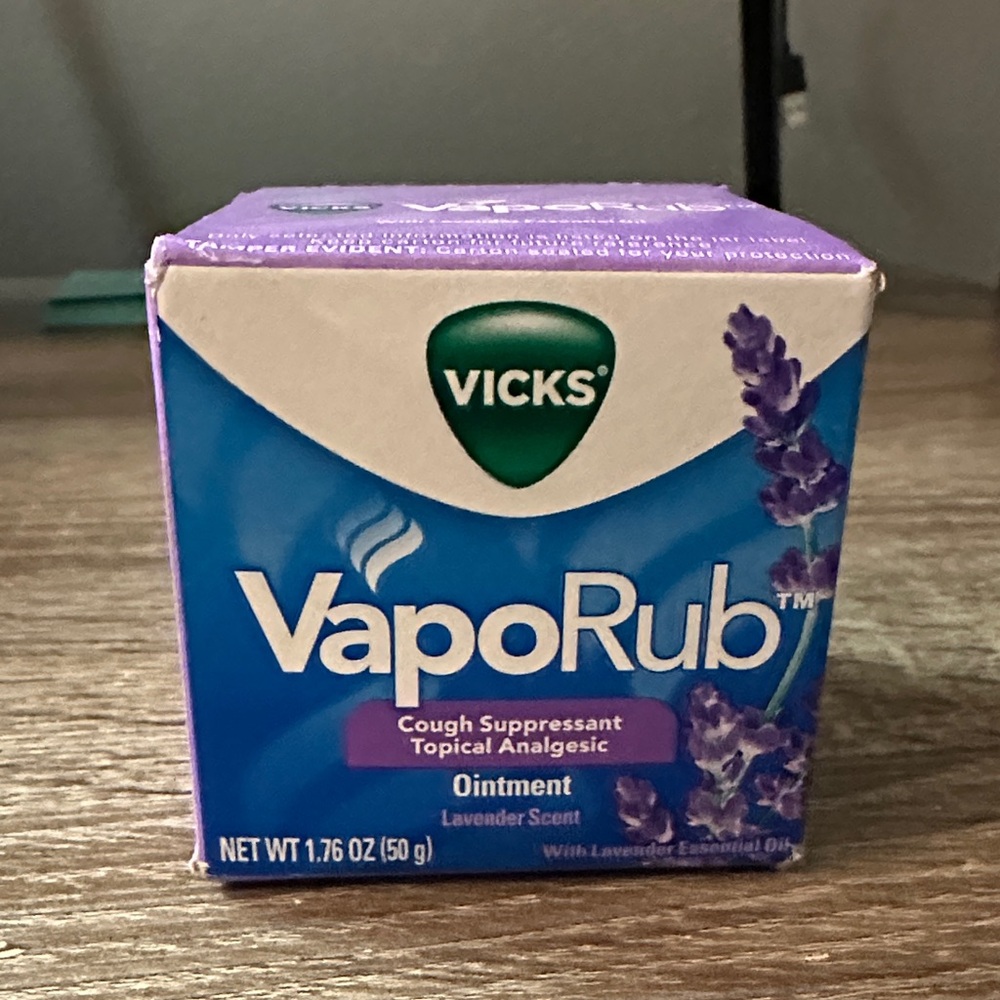 Vicks VapoRub Lavender Ointment - Purple